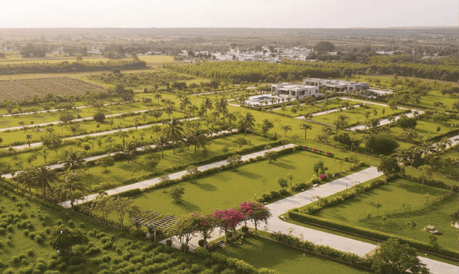 Lush green spaces and landscaped gardens at Silver Kites Elite
